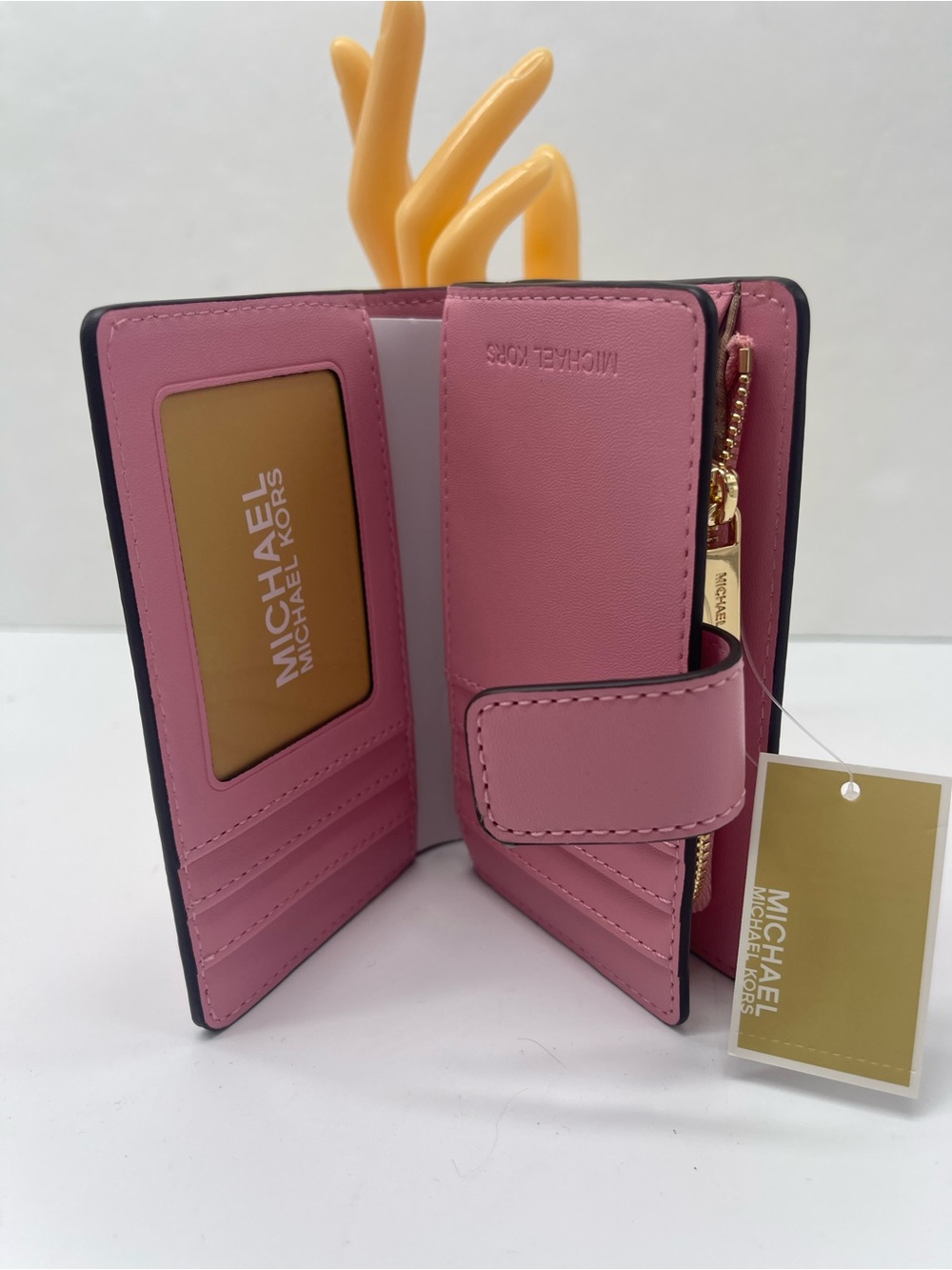 MICHAEL KORS Jet Set Travel Md Zip CoinLogo Debossed Bifold Wallet
Carnation
NWT - Picture 7 of 16